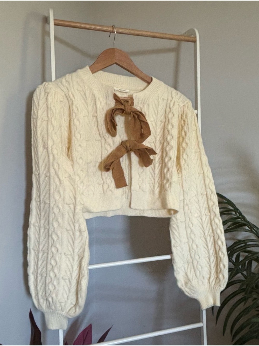 Storia Cream Cable Knit Cropped Cardigan with Brown Bow Ties - Picture 4 of 15